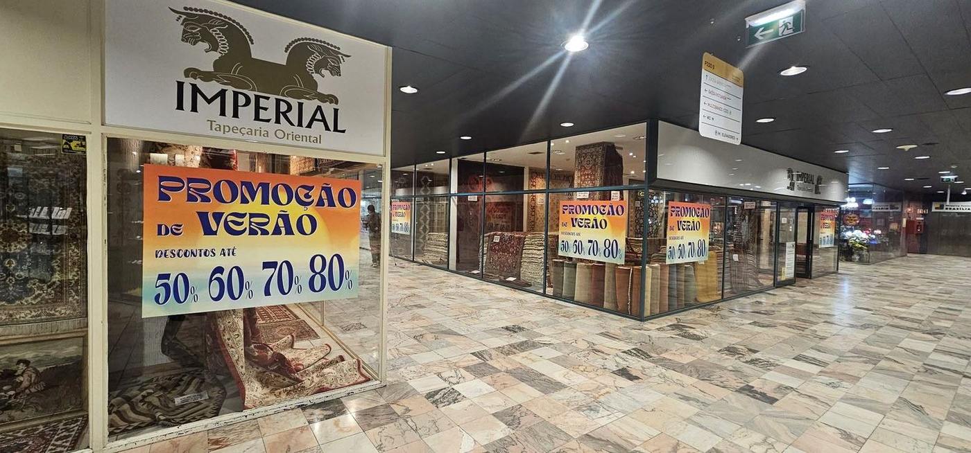 Montra da Galeria Imperial no Shopping Brasília, na Avenida da Boavista